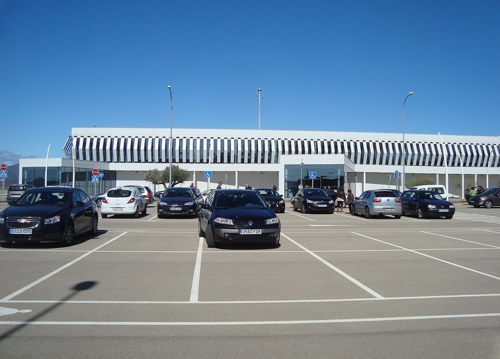Parking de aeropuerto en Sevilla